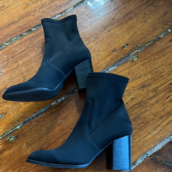 Intentionally Blank Black Scuba Boot - Picture 3 of 12